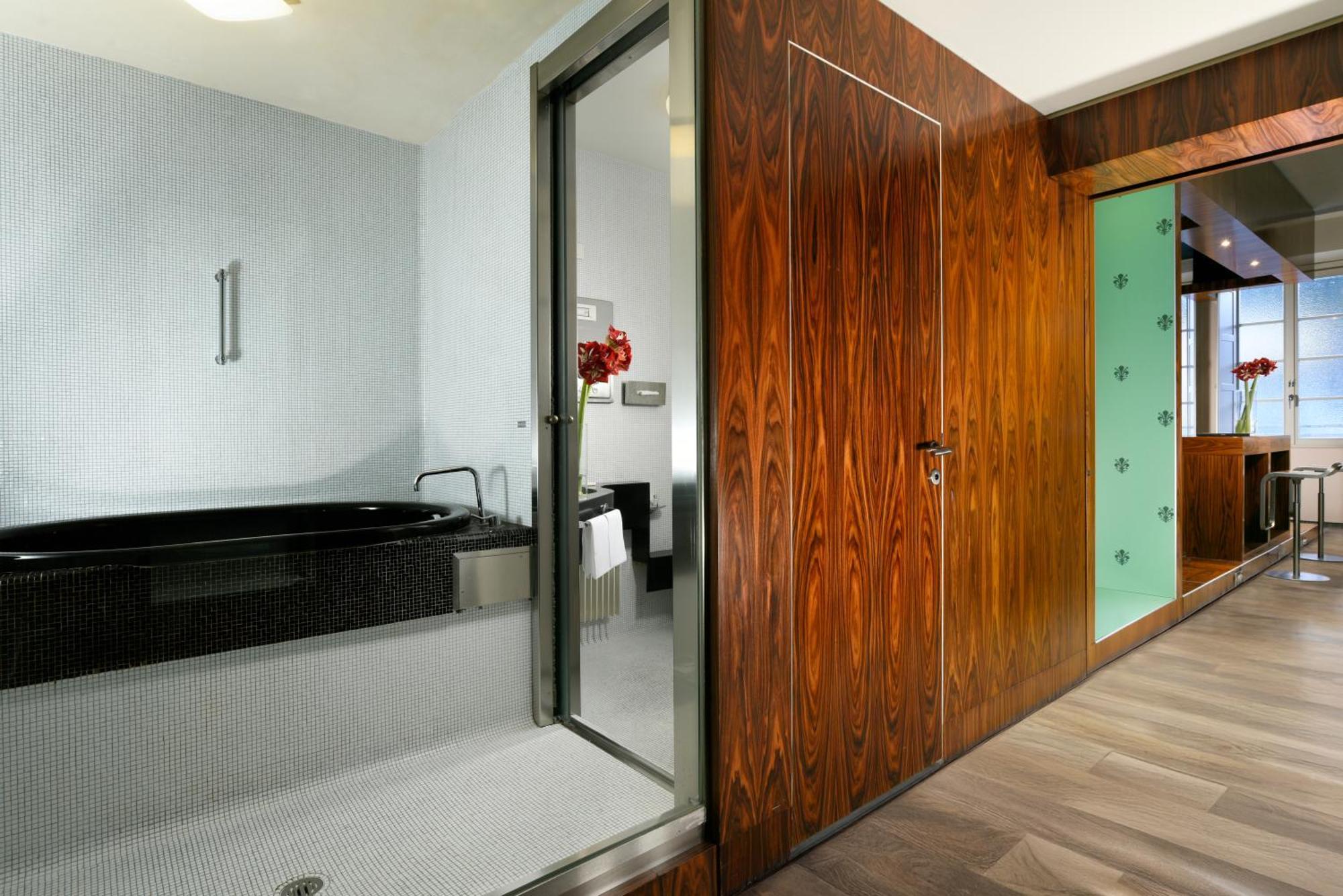 ยูเอ็นเอโฮเทล วิตตอเรีย ฟิเรนเซ Hotel ฟลอเรนซ์ ภายนอก รูปภาพ